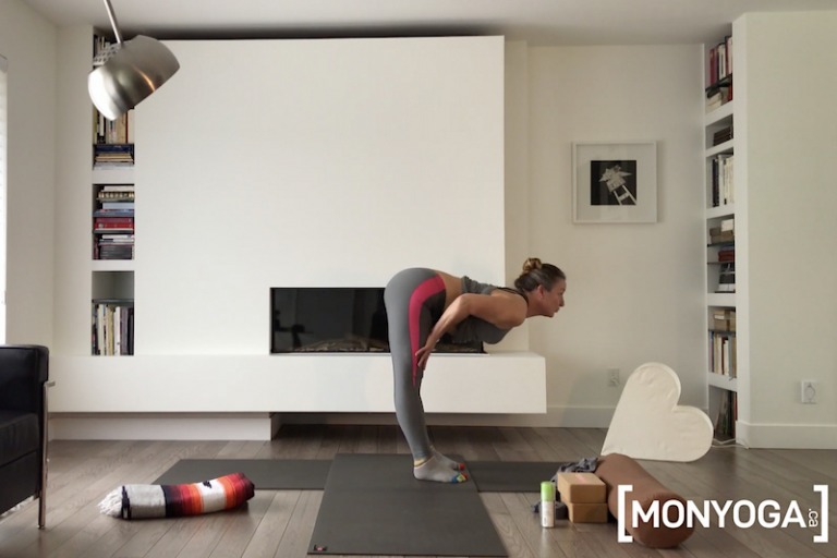 Séance de yoga en ligne pour des étirements toniques et alignements du corps