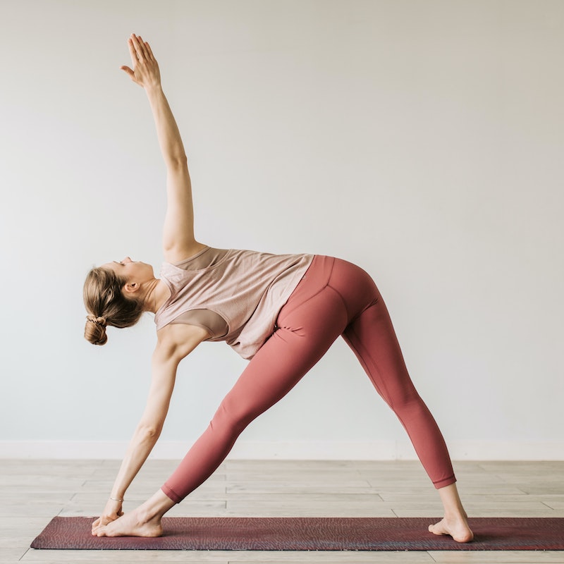 10 Weird-Looking Yoga Poses - DoYou  Cours de yoga gratuit, Yoga gratuit,  Cours de yoga